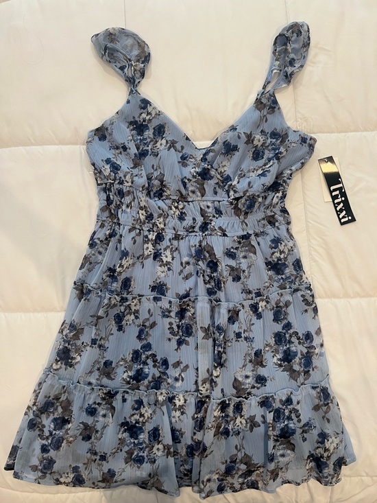 Trixxi Dresses & Skirts - Juniors Blue Floral mini dress